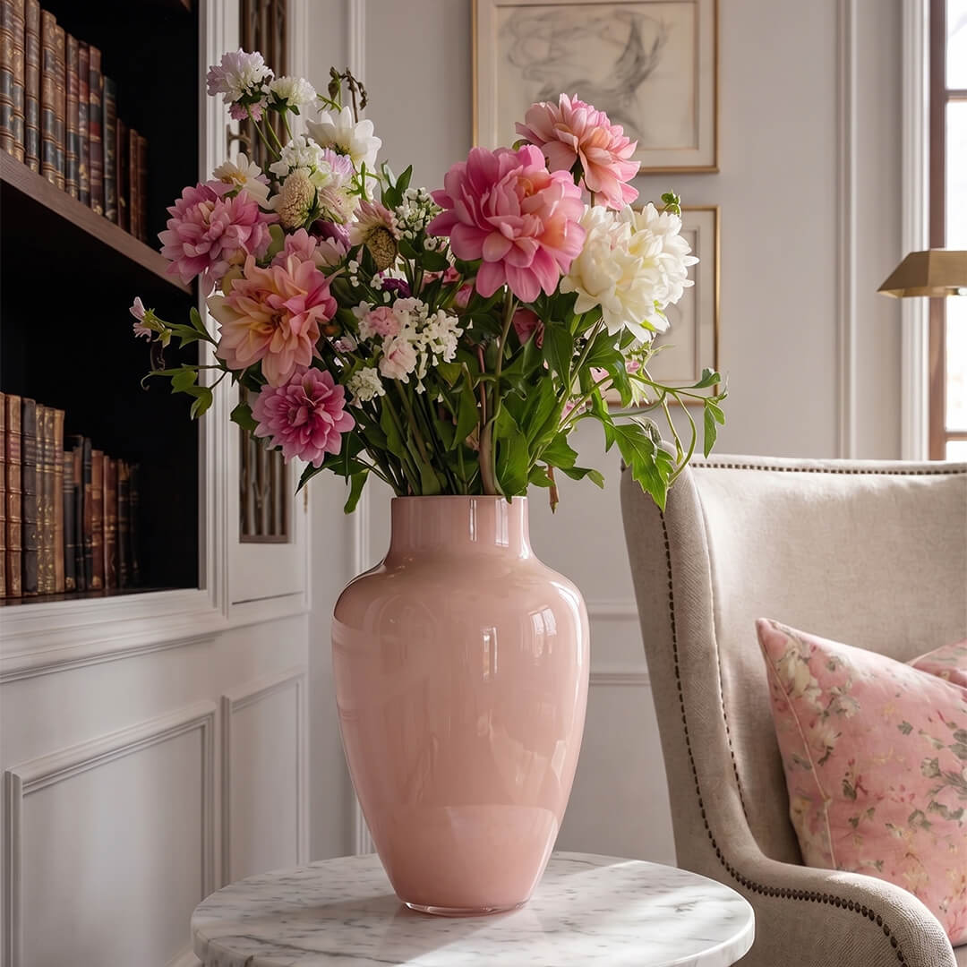 Carmine glass vase, pink